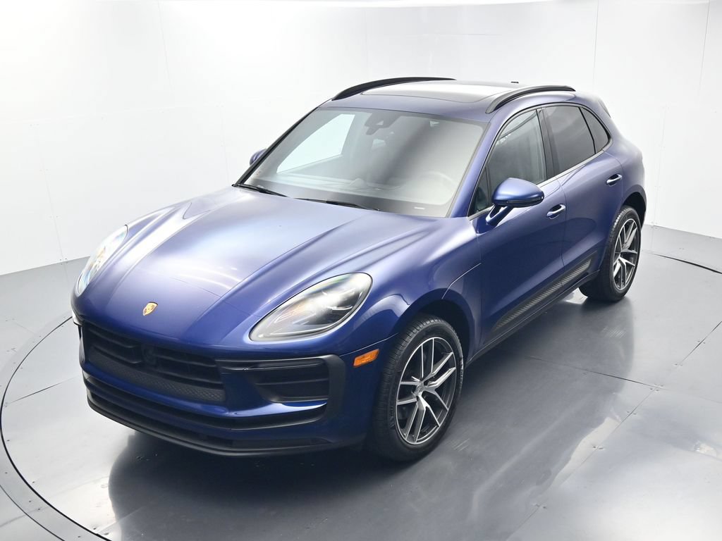 Certified 2024 Porsche Macan AWD/4WD image 32