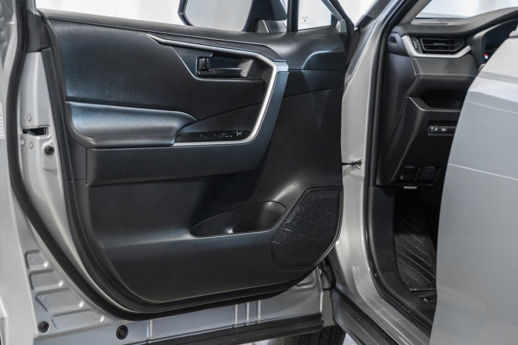 Used 2025 Toyota RAV4 LE image 33