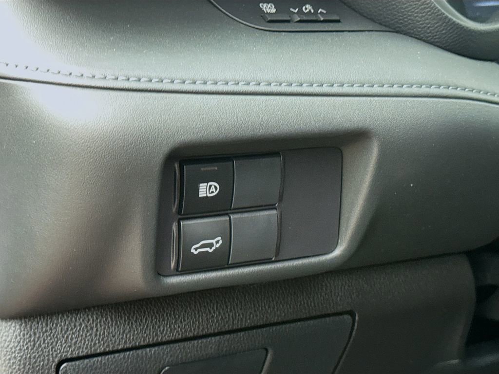Used 2020 Toyota Highlander LE AWD/4WD image 12