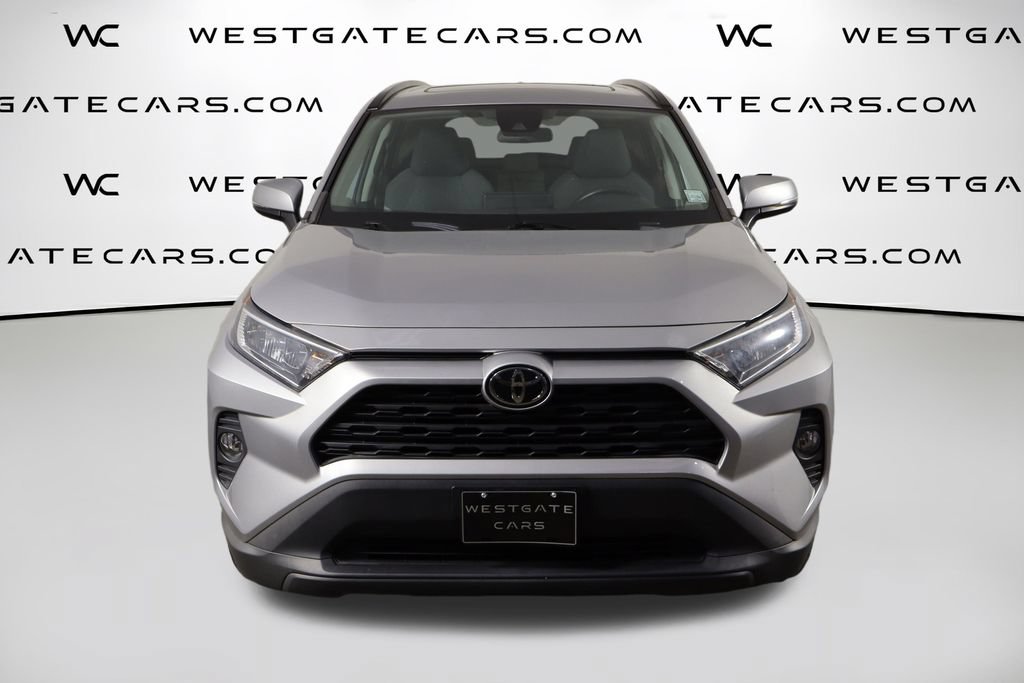 Used 2021 Toyota RAV4 XLE w/ Convenience Package FWD image 2