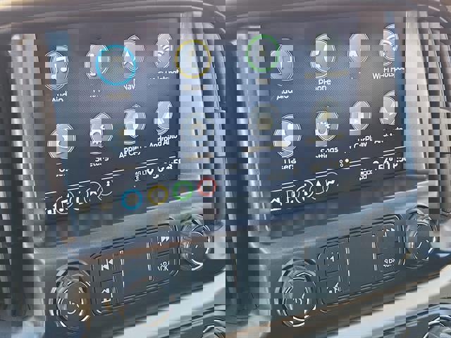 Used 2021 GMC Canyon Denali image 18