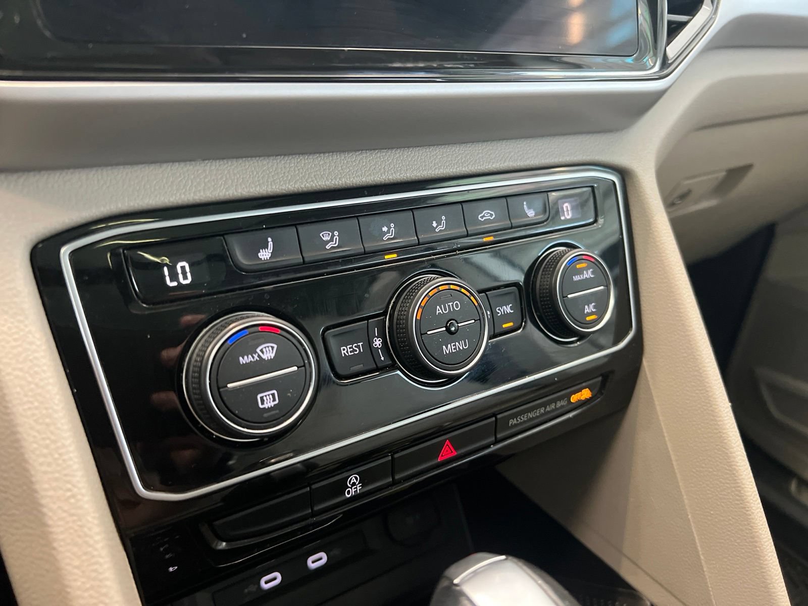 Used 2022 Volkswagen Atlas SE FWD image 12