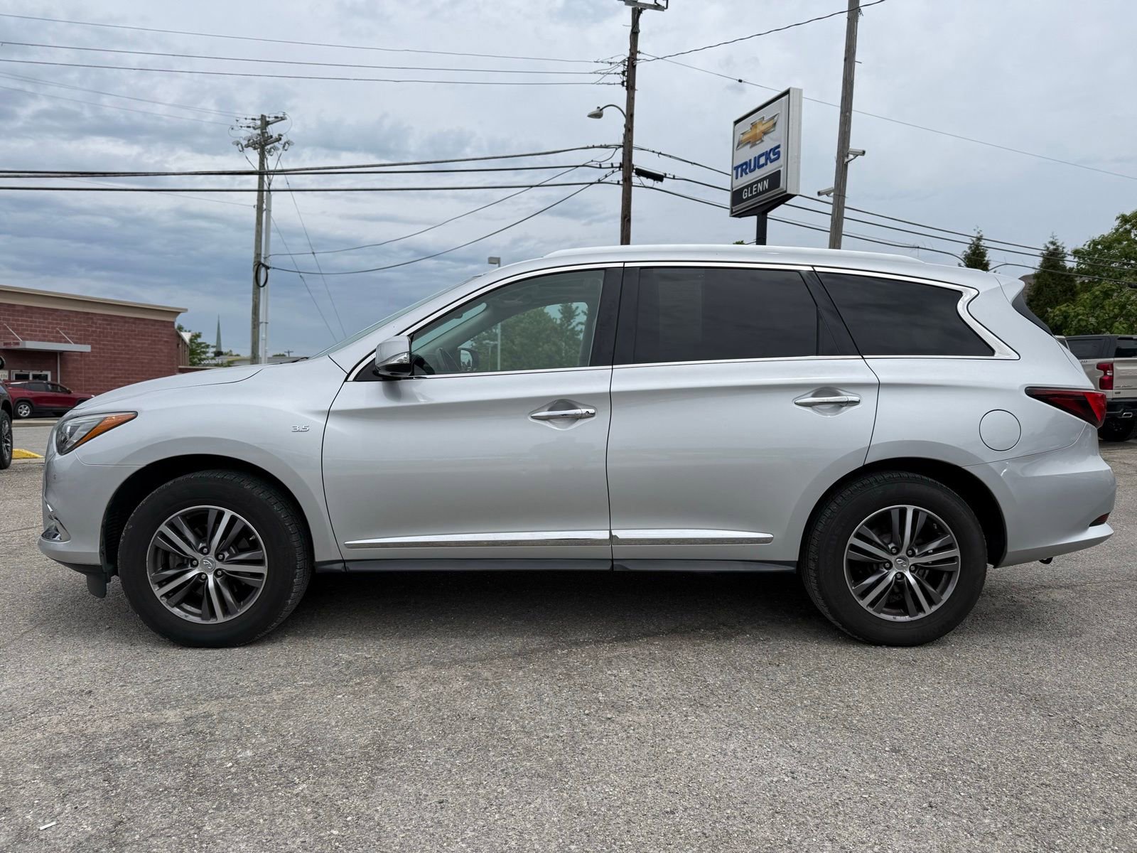 Used 2017 INFINITI QX60 Luxe w/ Premium Plus Package AWD/4WD image 4