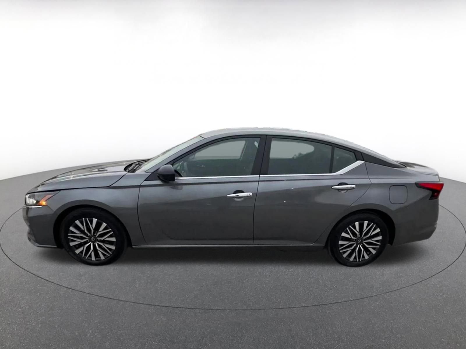 Used 2025 Nissan Altima 2.5 SV image 9