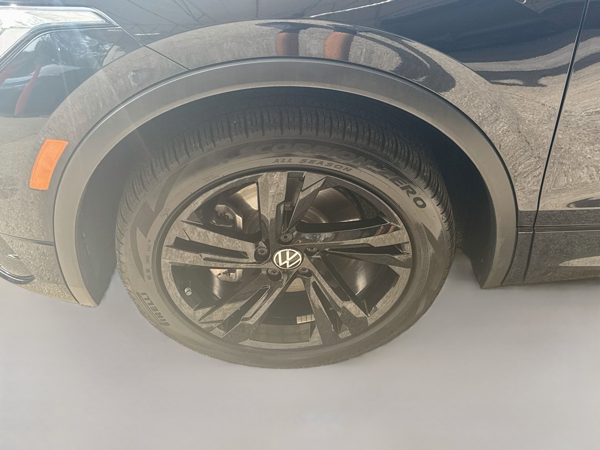 Used 2024 Volkswagen Tiguan SE R-Line FWD image 36
