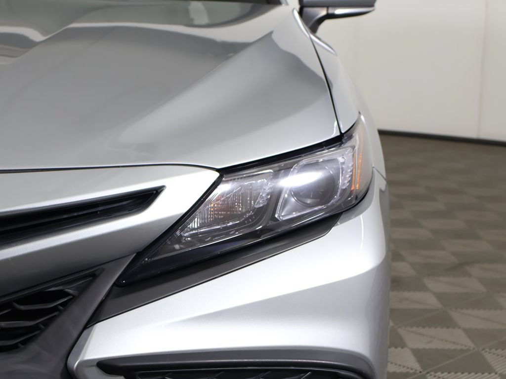Used 2022 Toyota Camry SE FWD image 11