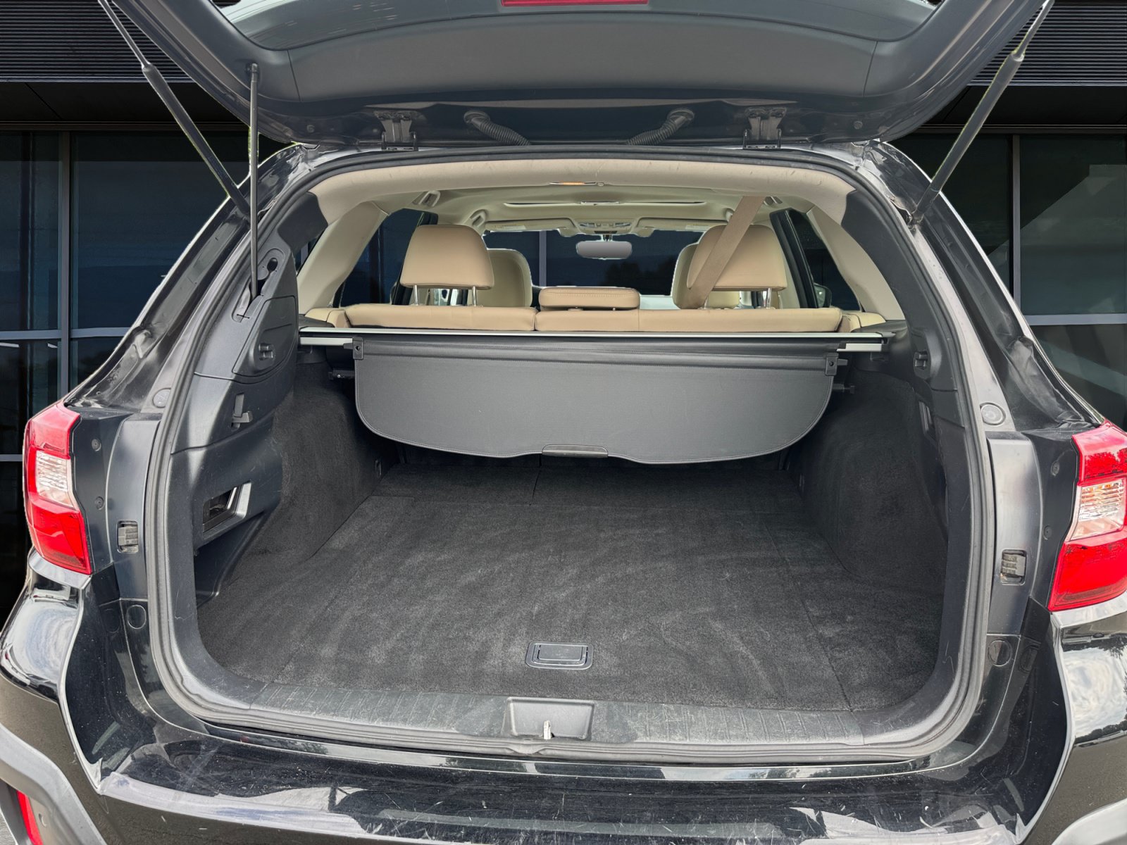 Used 2019 Subaru Outback 2.5i Limited AWD/4WD image 12