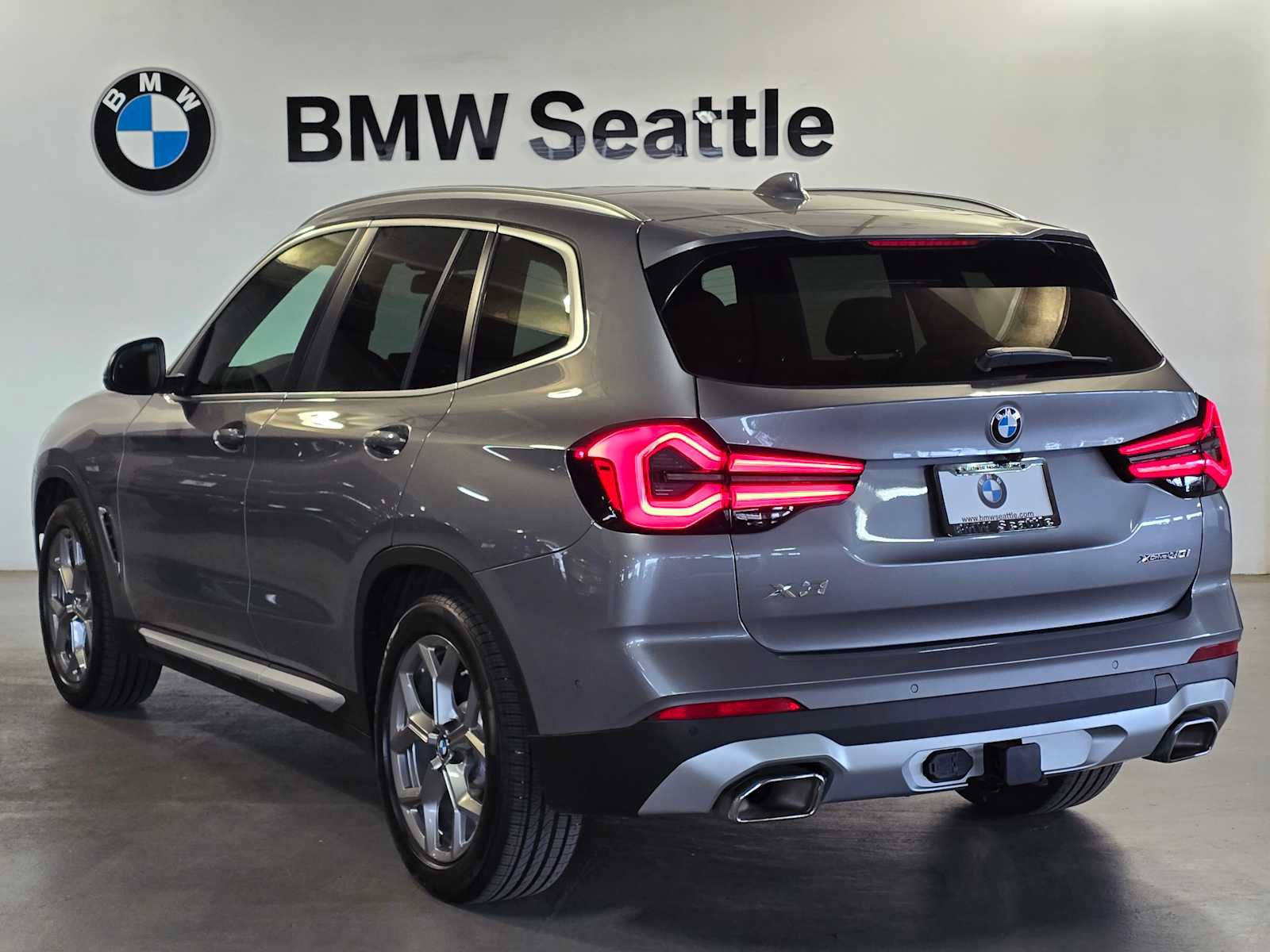 Used 2024 BMW X3 xDrive30i w/ Premium Package AWD/4WD image 4