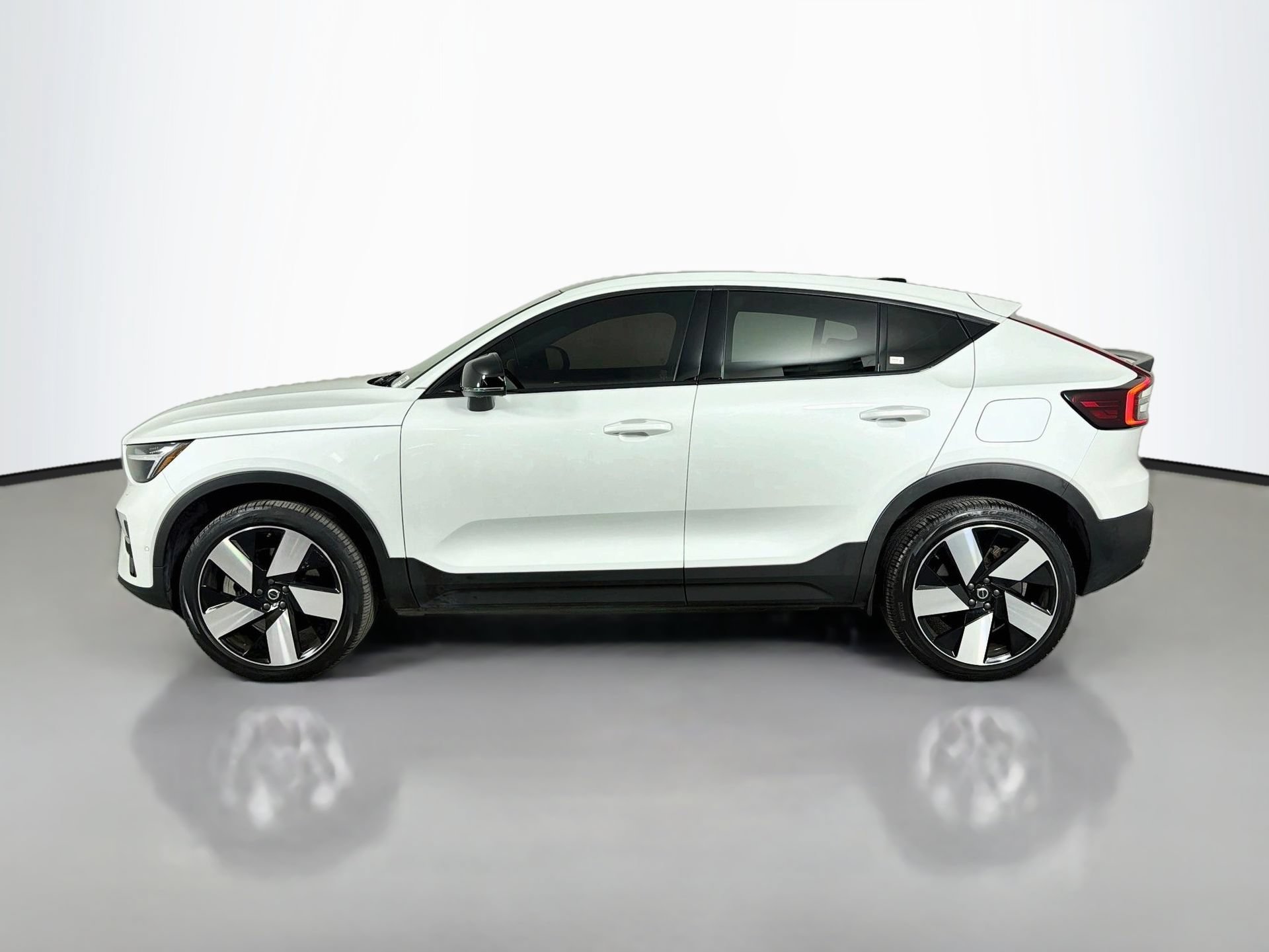 Certified 2023 Volvo C40 P8 Recharge Plus w/ Climate Package AWD/4WD image 9