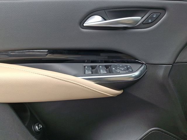 Used 2024 Cadillac XT4 Luxury w/ Cold Weather Package image 13