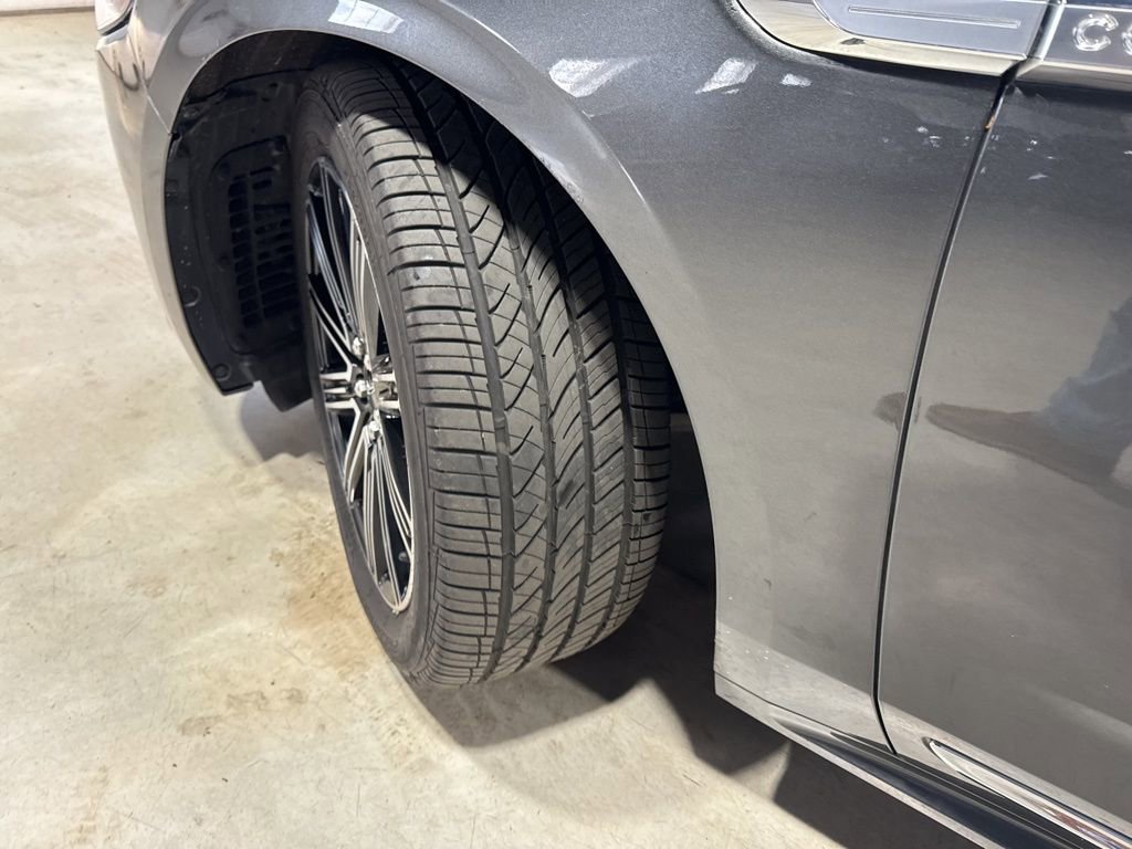 Used 2017 Lincoln Continental Reserve AWD/4WD image 3
