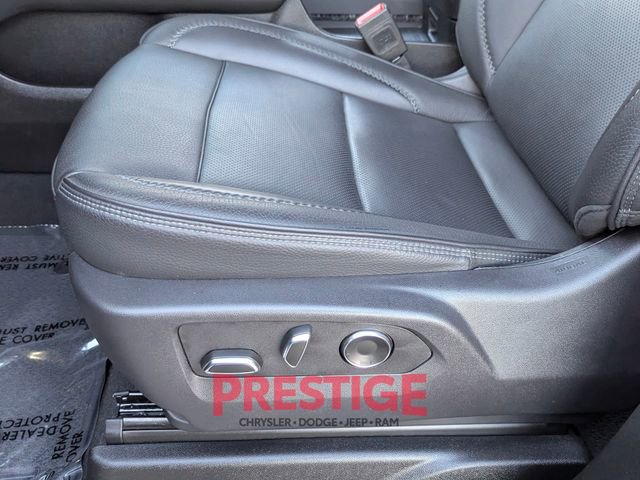 Used 2025 GMC Yukon XL Denali image 30