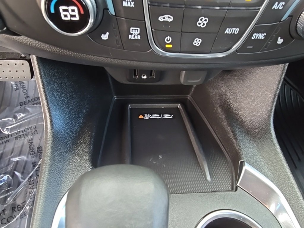 Used 2023 Chevrolet Traverse LT w/ Rear Camera Mirror Package image 34