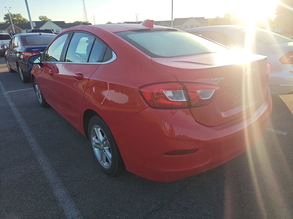 Used 2018 Chevrolet Cruze LT w/ Convenience Package FWD image 4