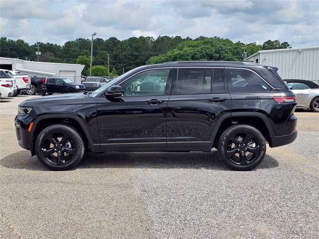 New 2026 Jeep Grand Cherokee Limited w/ Limited Altitude Package RWD image 29