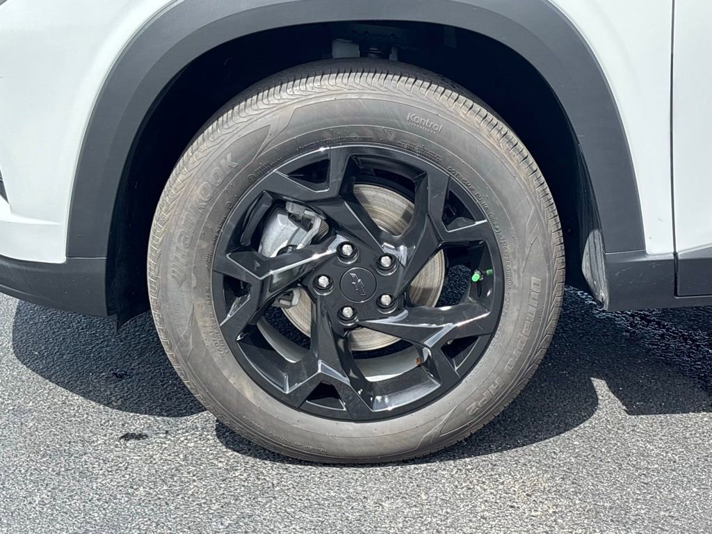 Used 2024 Chevrolet Trax LS w/ LS Convenience Package FWD image 11