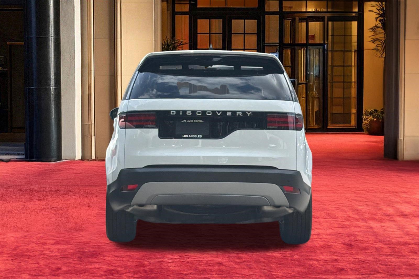 Used 2025 Land Rover Discovery S AWD/4WD image 10