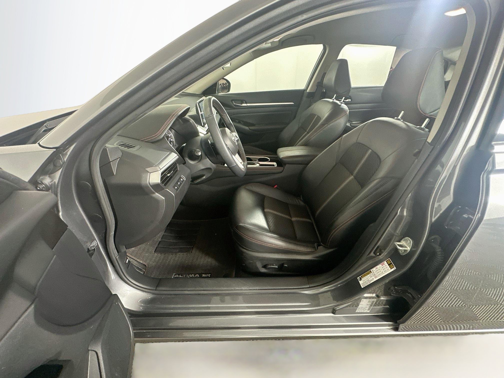 Used 2024 Nissan Altima 2.5 SR FWD image 13