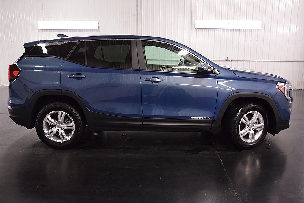 Used 2024 GMC Terrain SLE image 8