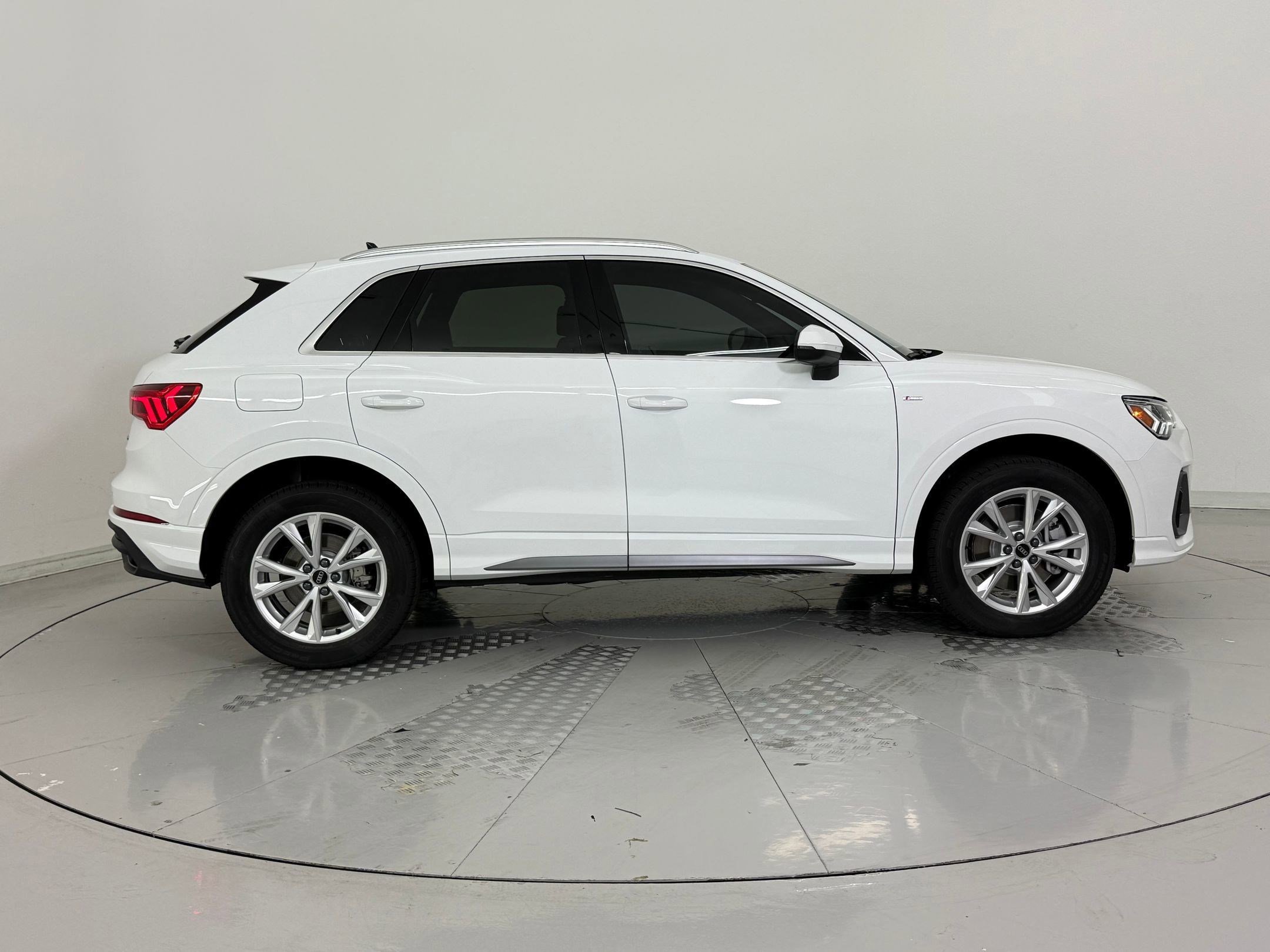 Used 2025 Audi Q3 2.0T Premium w/ Convenience Package AWD/4WD image 8