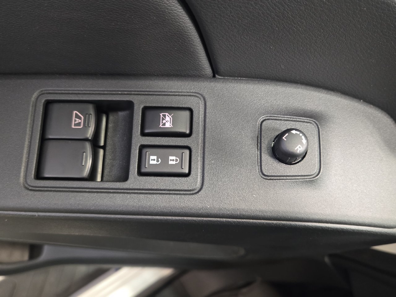 Certified 2025 Nissan Frontier SV RWD image 25