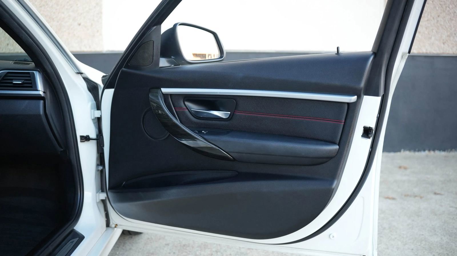 Used 2018 BMW 330i xDrive Sedan w/ Convenience Package image 31