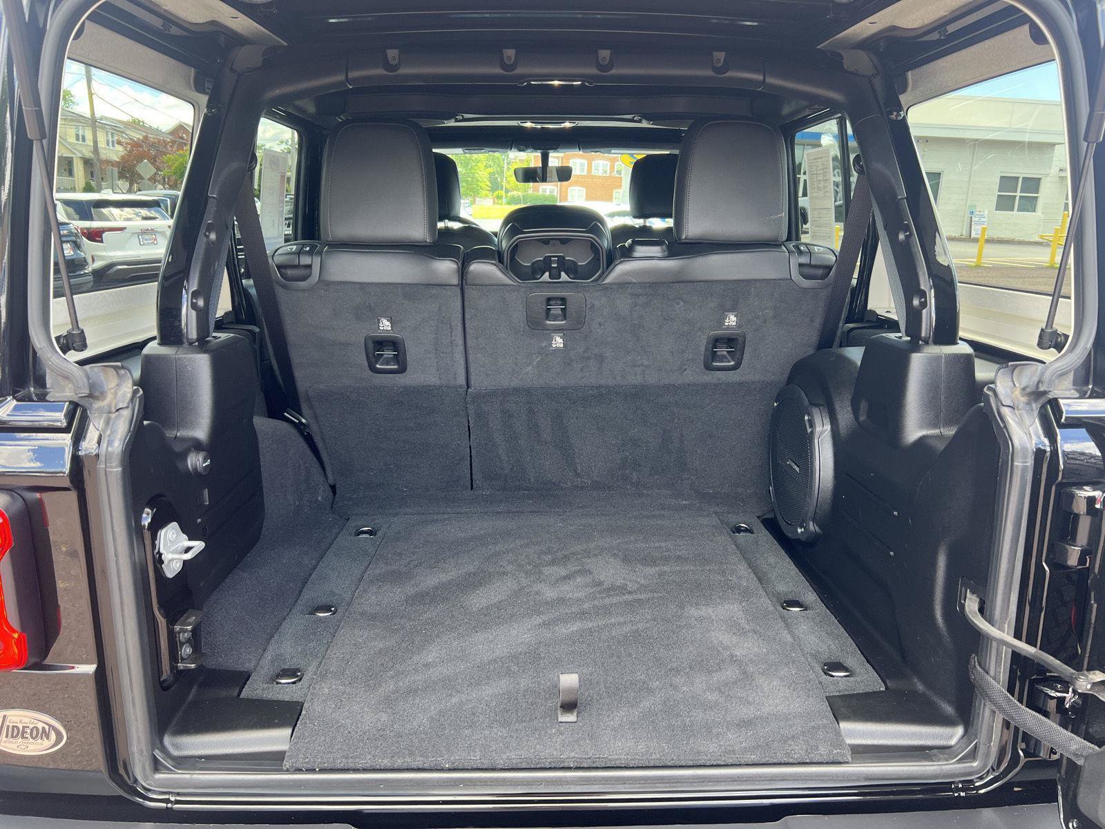 Used 2022 Jeep Wrangler Unlimited Sahara AWD/4WD image 13