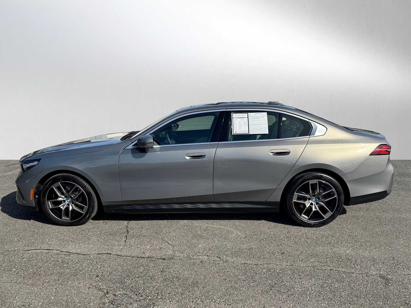 Used 2025 BMW i5 xDrive40 w/ Premium Package image 6