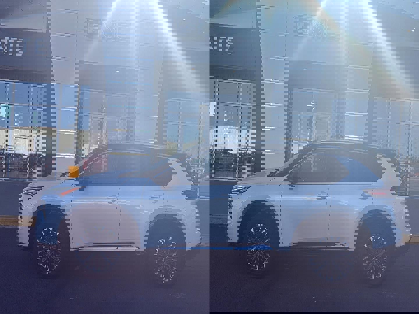 Used 2024 Nissan Rogue Platinum image 1