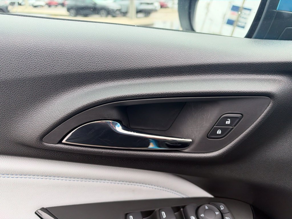 Used 2026 Chevrolet Trax LT FWD image 12