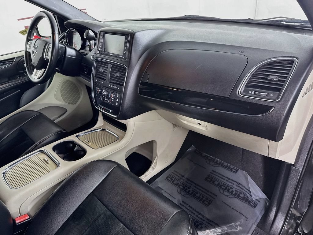 Used 2018 Dodge Grand Caravan SXT FWD image 32
