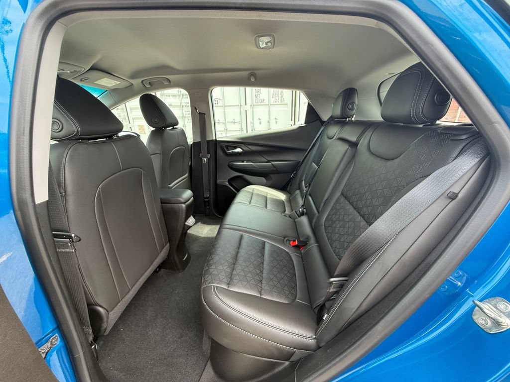 Used 2023 Chevrolet Bolt LT w/ Infotainment Package FWD image 22
