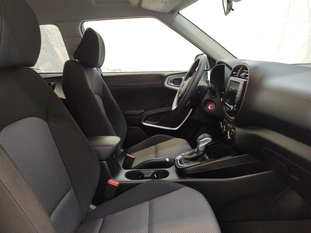 Used 2022 Kia Soul LX image 21
