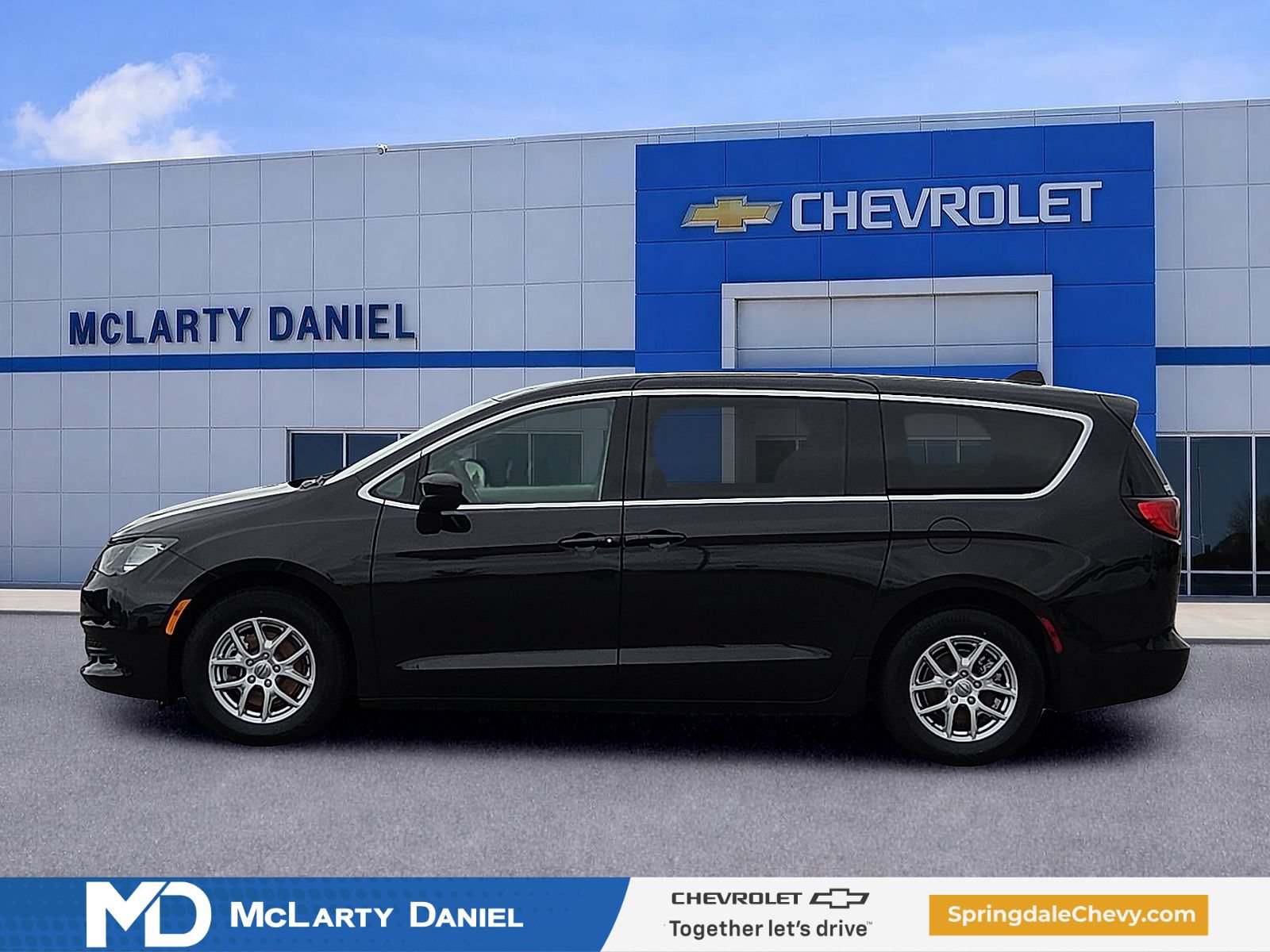Used 2023 Chrysler Voyager LX FWD image 3