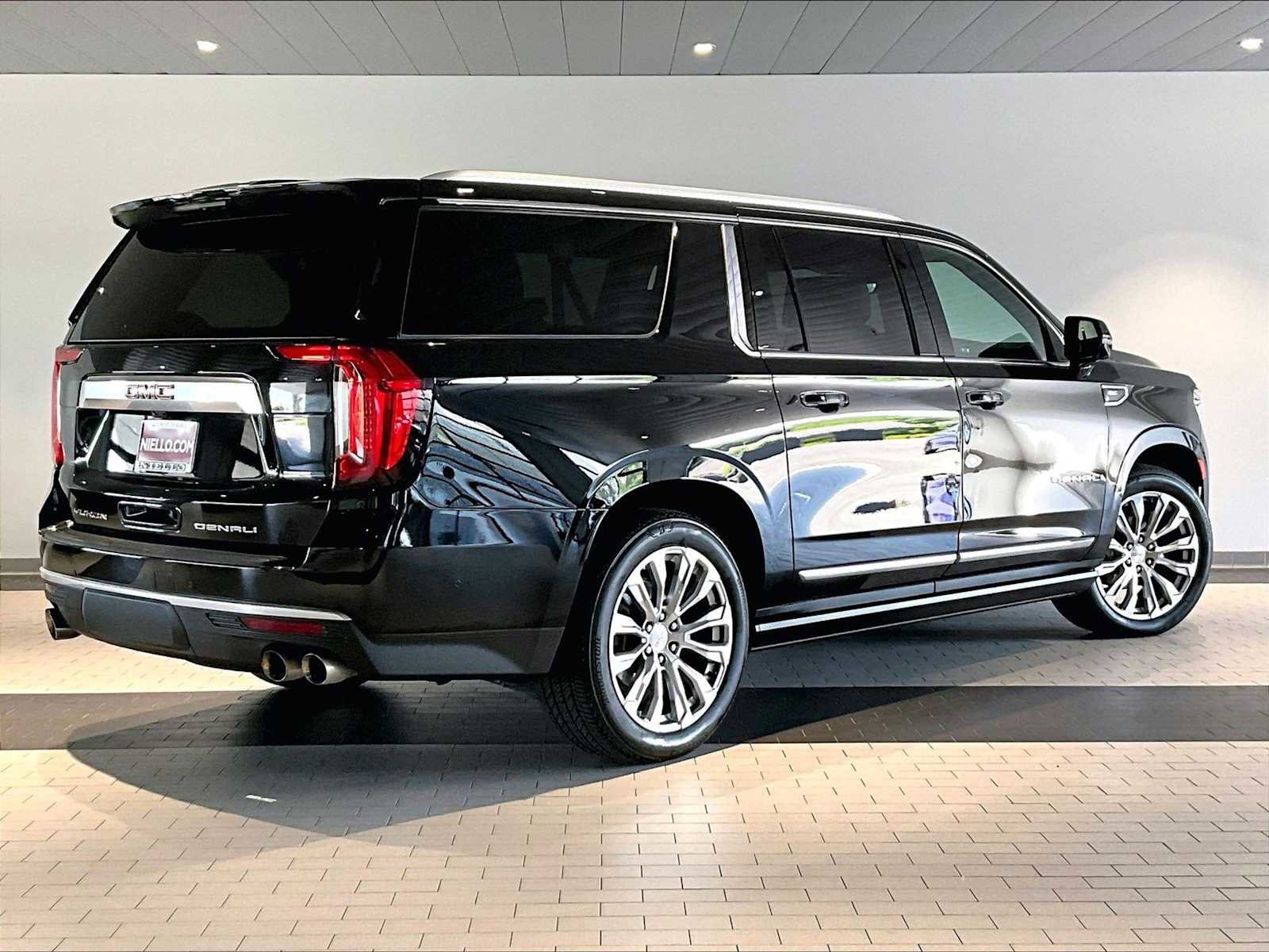 Used 2024 GMC Yukon XL Denali w/ Denali Reserve Package image 10