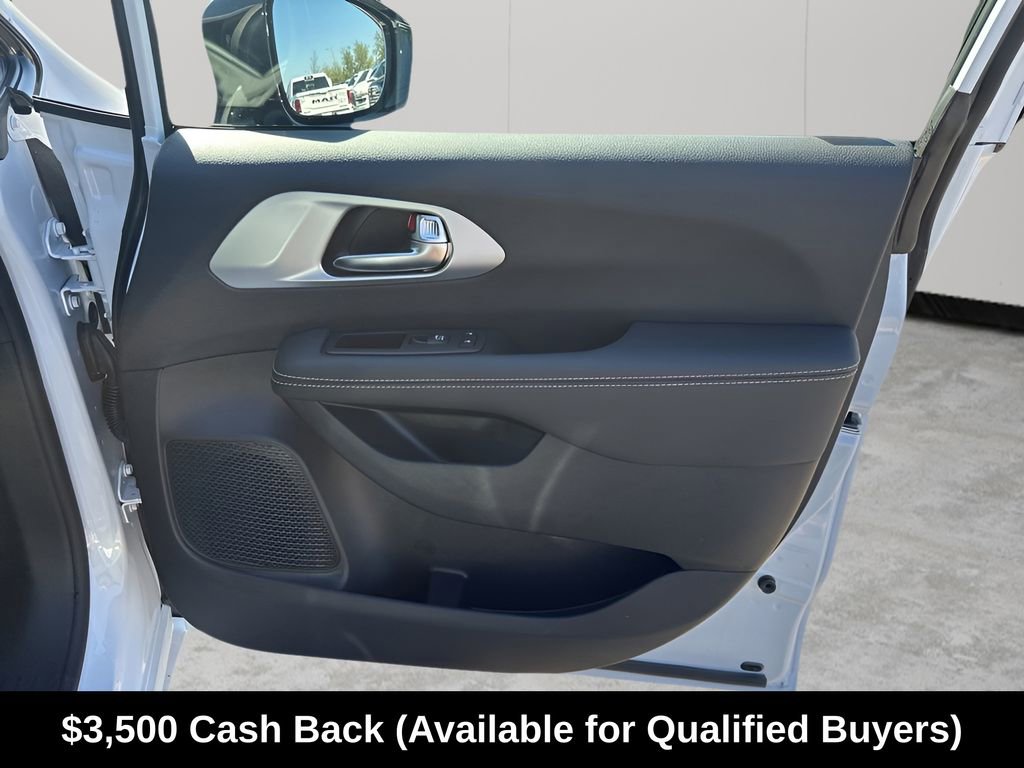 New 2026 Chrysler Pacifica Limited w/ S Appearance Package FWD image 14