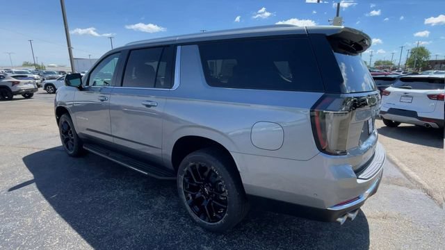 New 2026 Chevrolet Suburban Premier w/ Sun And Tow Package AWD/4WD image 8