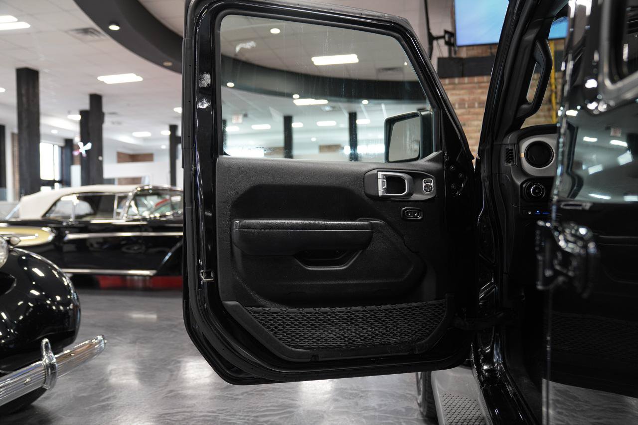 Used 2024 Jeep Wrangler Unlimited w/ Convenience Group AWD/4WD image 19