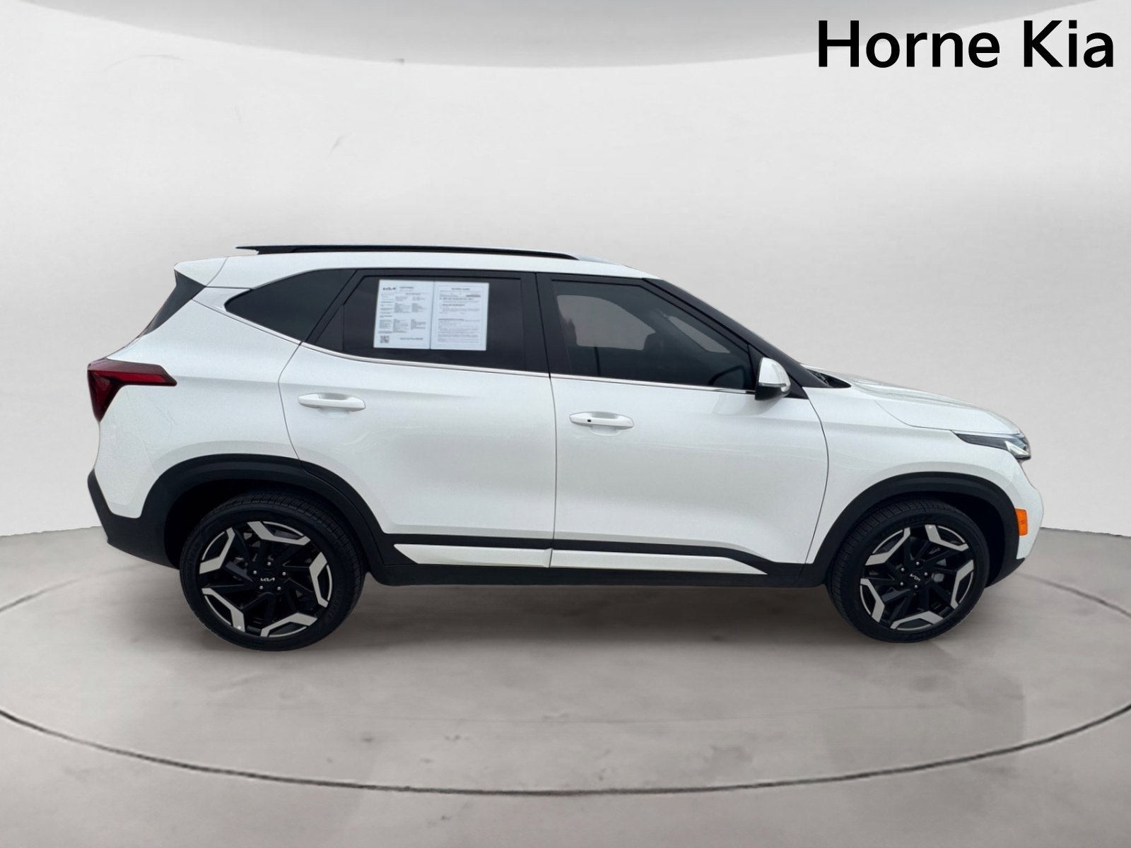 Certified 2024 Kia Seltos SX image 3