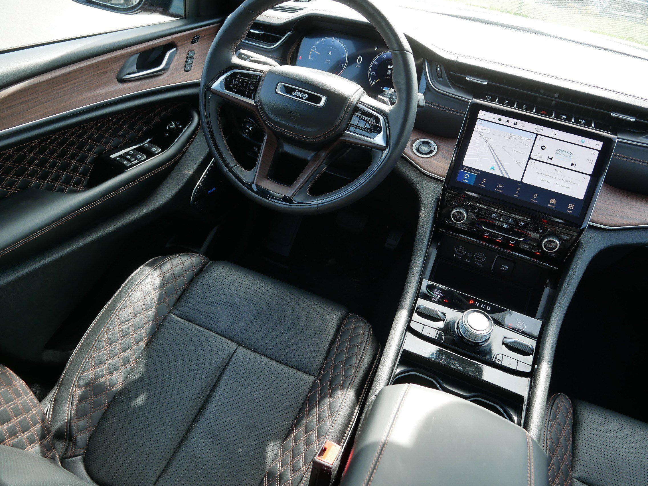 Used 2023 Jeep Grand Cherokee Summit w/ Adv Protech Group IV AWD/4WD image 9
