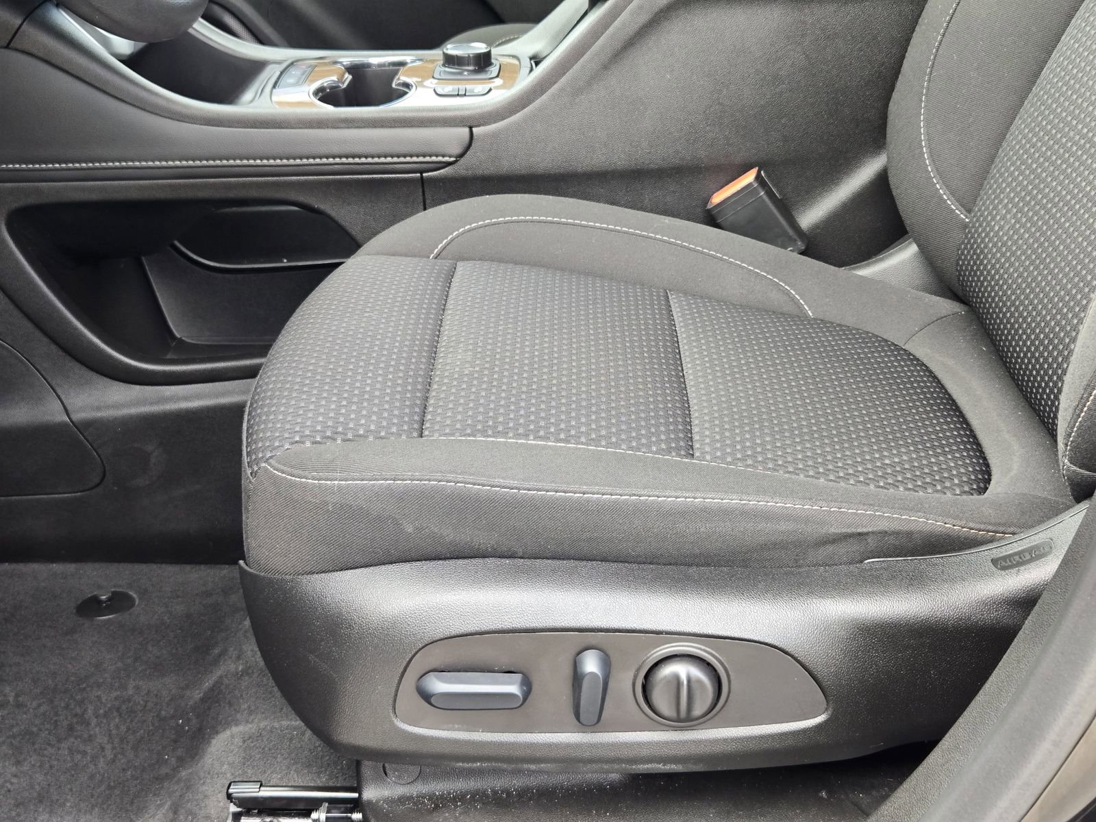 Used 2023 GMC Acadia SLE w/ Driver Convenience Package image 24