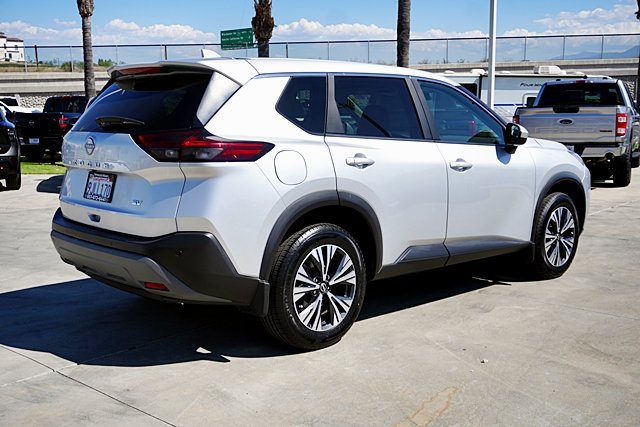 Used 2023 Nissan Rogue SV FWD image 4