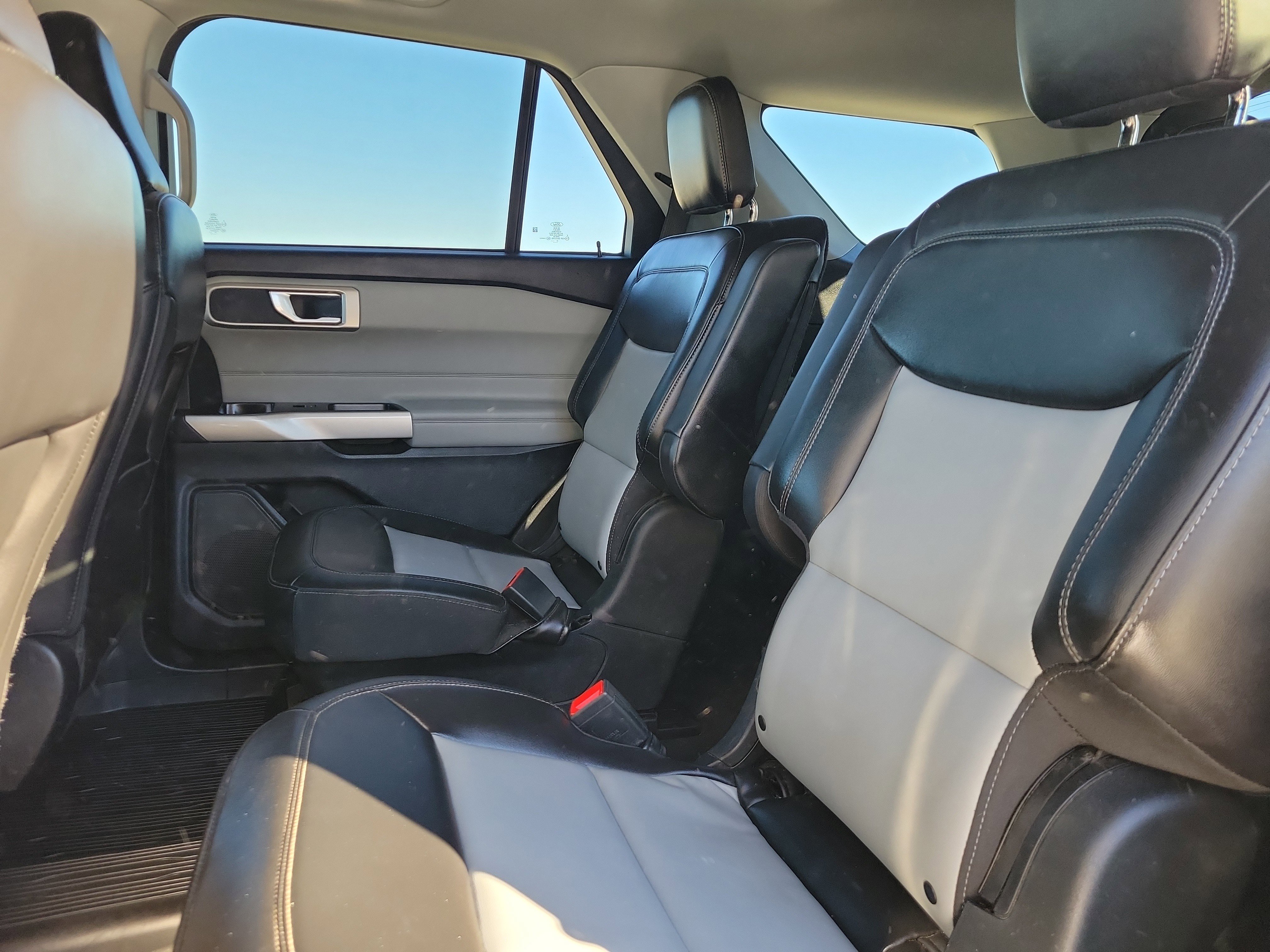 Used 2022 Ford Explorer XLT w/ Equipment Group 202A image 16