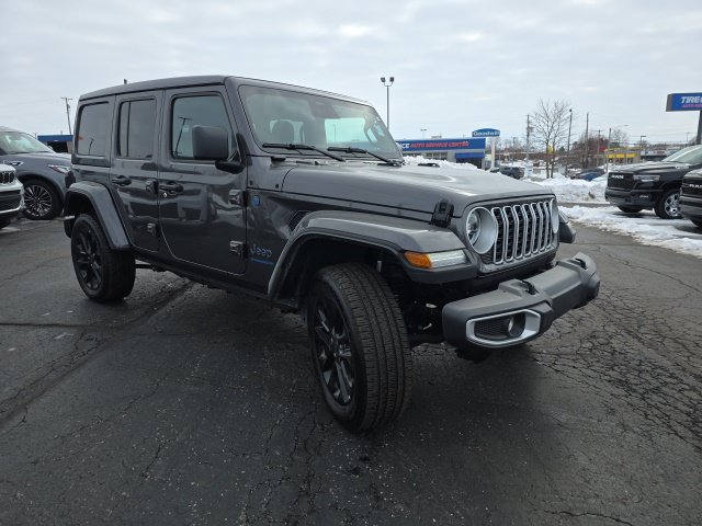 Used 2025 Jeep Wrangler Unlimited Sahara w/ Safety Group AWD/4WD image 8