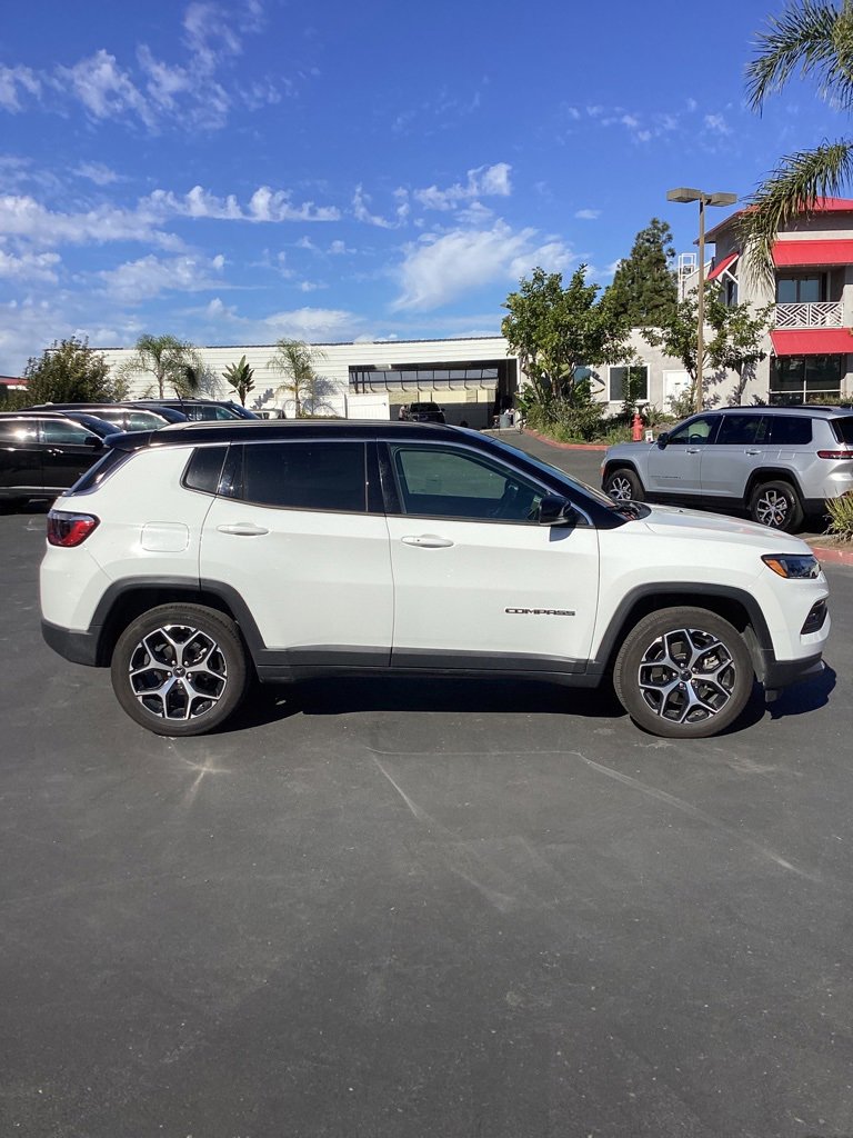 Used 2025 Jeep Compass Limited image 3