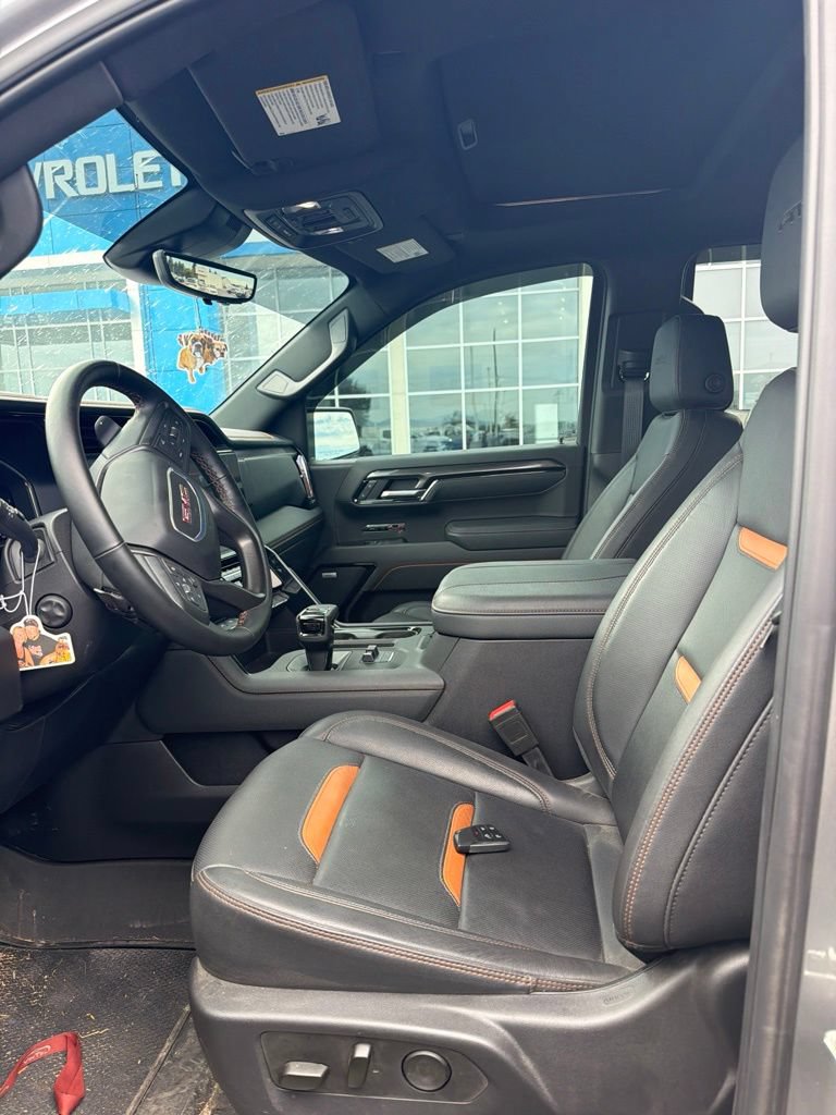 Used 2025 GMC Sierra 1500 AT4 w/ AT4 Premium Package AWD/4WD image 4