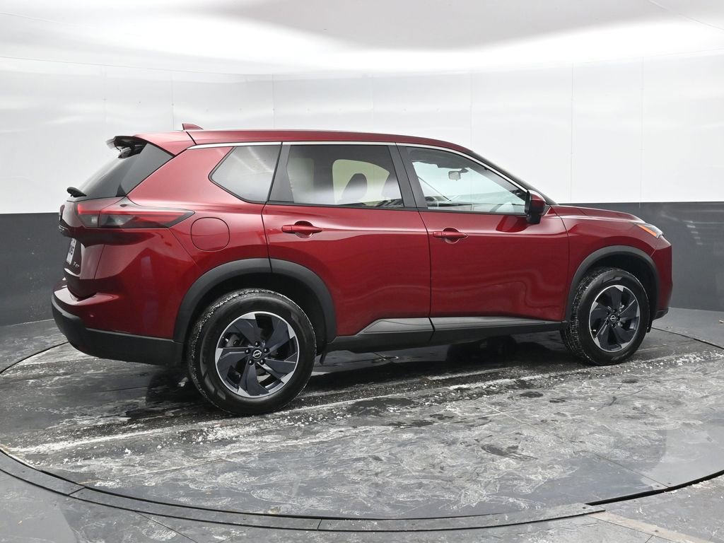 Used 2024 Nissan Rogue SV image 2
