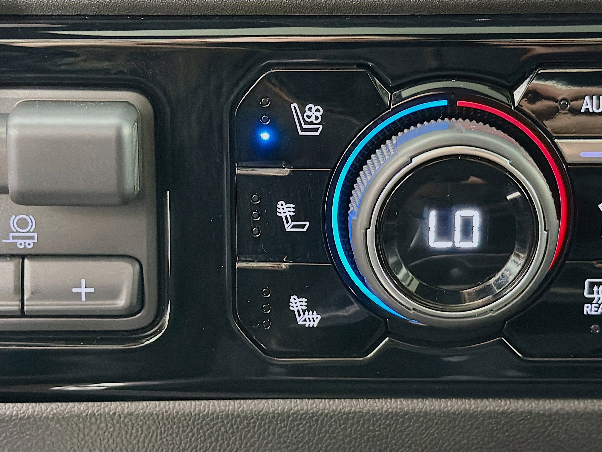 Used 2024 Chevrolet Silverado 2500 High Country w/ High Country Premium Package image 22