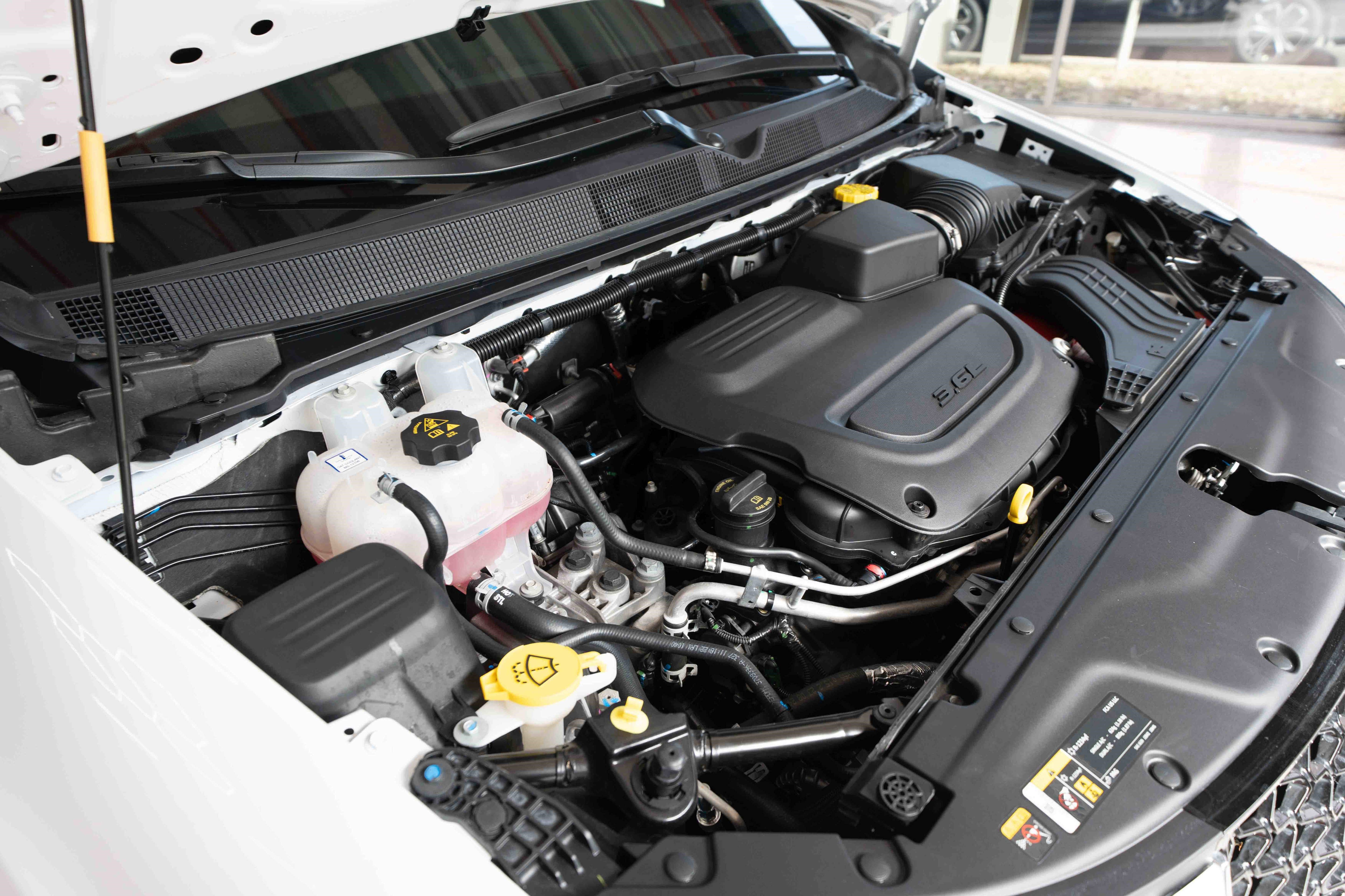 Used 2025 Chrysler Pacifica Select image 33