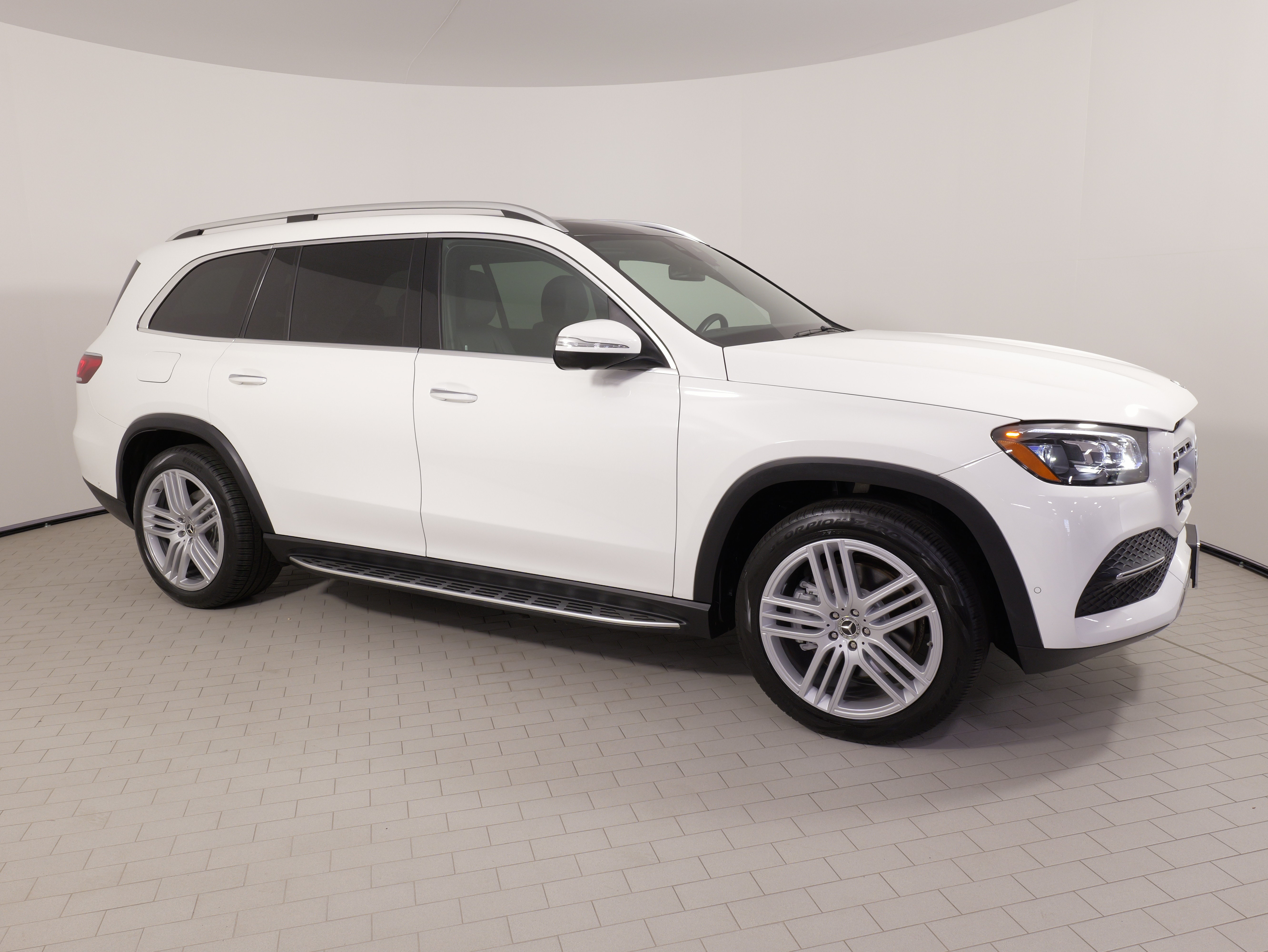 Used 2022 Mercedes-Benz GLS 450 4MATIC image 10